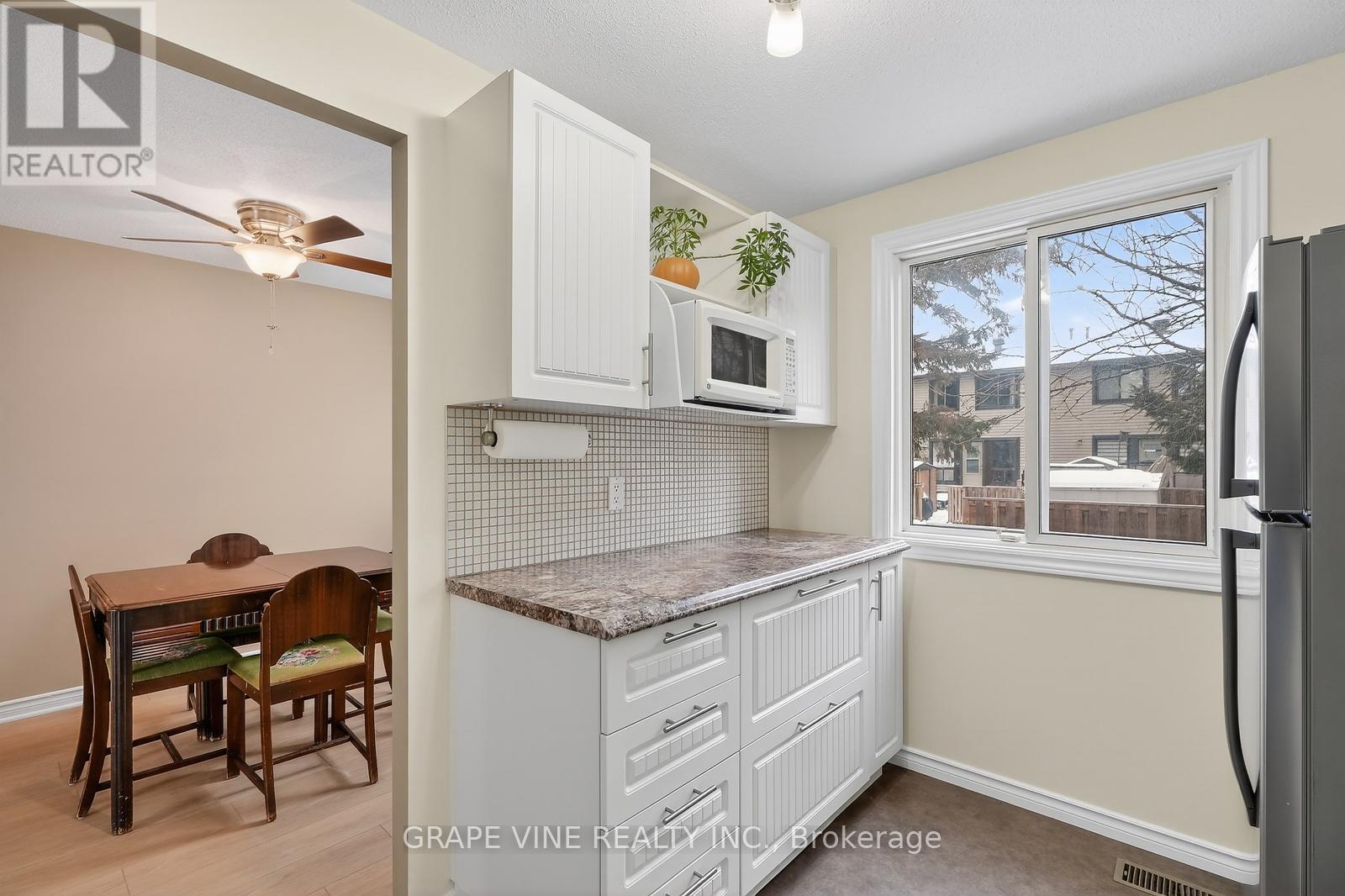 6885 Bilberry Drive, Ottawa, Ontario  K1C 2E8 - Photo 13 - X12654344