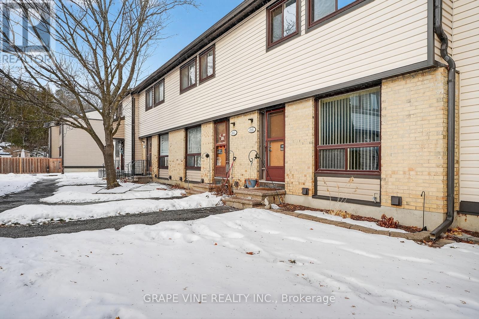 6885 Bilberry Drive, Ottawa, Ontario  K1C 2E8 - Photo 3 - X12654344