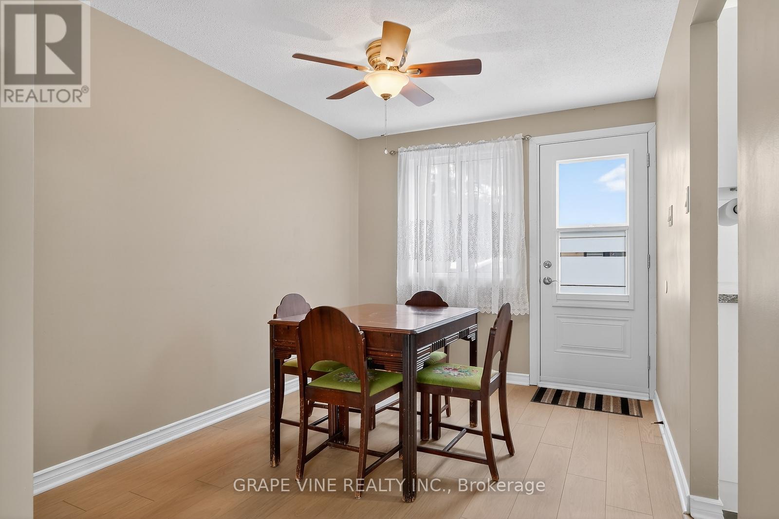 6885 Bilberry Drive, Ottawa, Ontario  K1C 2E8 - Photo 9 - X12654344