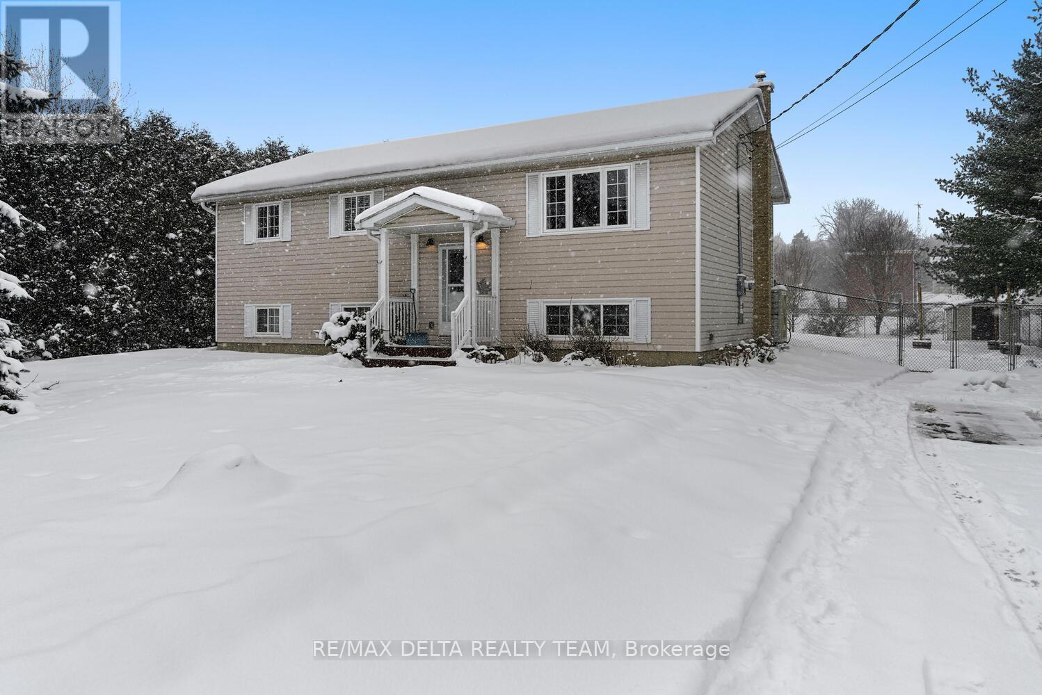 9 Peryl Road, Front Of Yonge, Ontario  K0E 1R0 - Photo 1 - X12660914