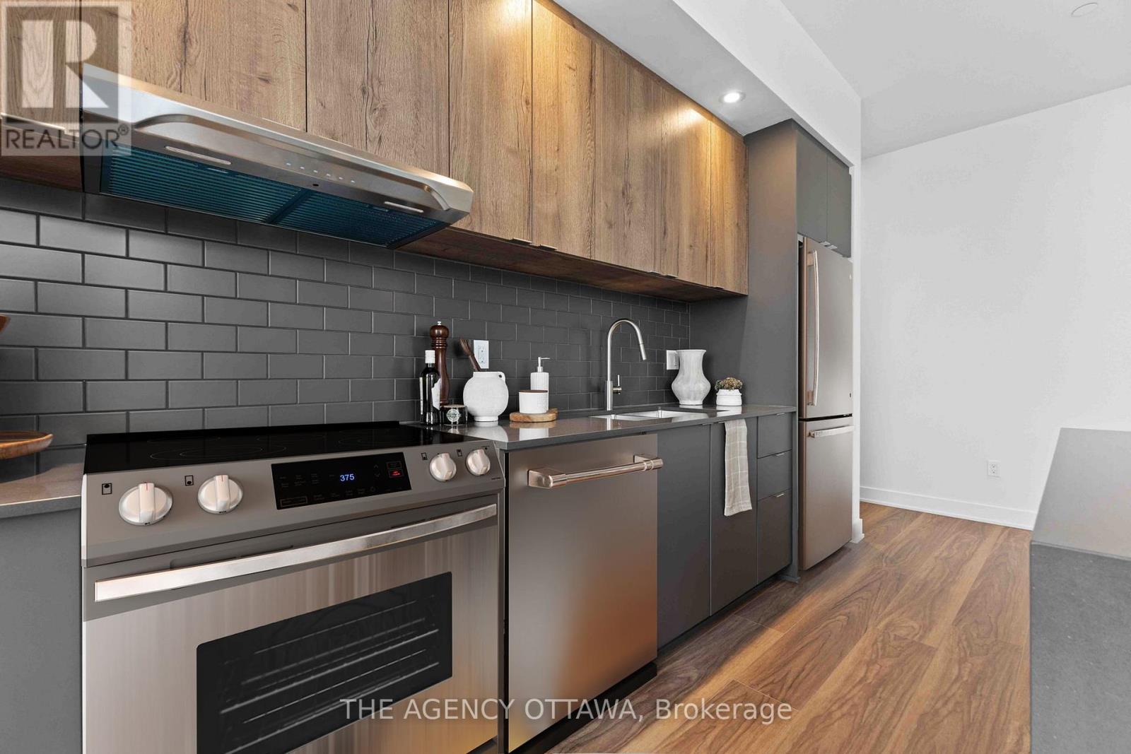 206 - 3071 Riverside Drive, Ottawa, Ontario  K1V 9R2 - Photo 5 - X12694342