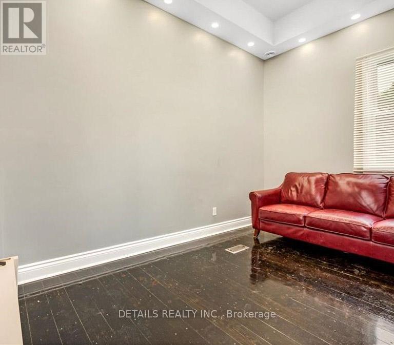 698 Cooper Street, Ottawa, Ontario  K1R 6C6 - Photo 9 - X12706754