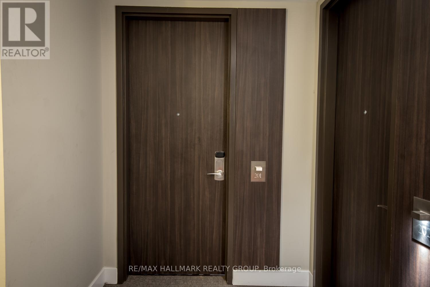 201 - 300 Lisgar Street, Ottawa, Ontario  K2P 0E2 - Photo 4 - X12748938