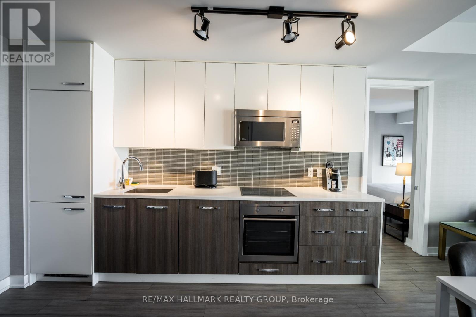 1805 - 111 Champagne Avenue, Ottawa, Ontario  K1S 5V3 - Photo 6 - X12754048