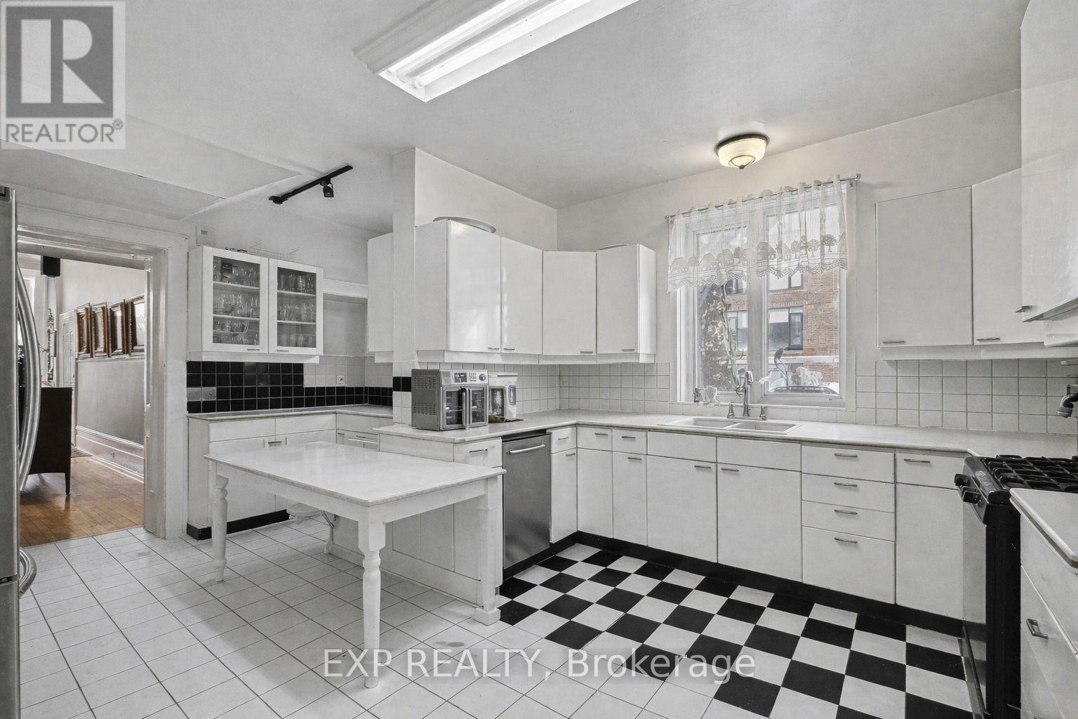 149 Daly Avenue, Ottawa, Ontario  K1N 6E8 - Photo 16 - X12771740
