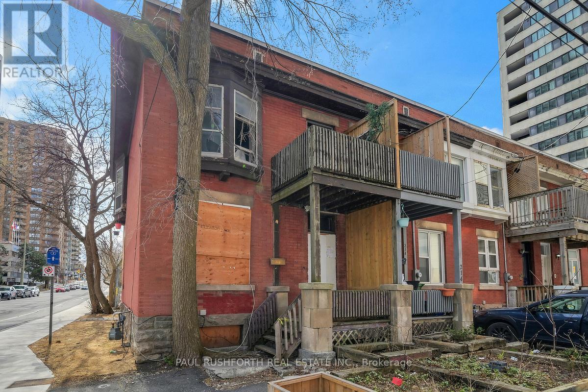 216 Bay Street, Ottawa, Ontario  K1R 5Y9 - Photo 1 - X12774860