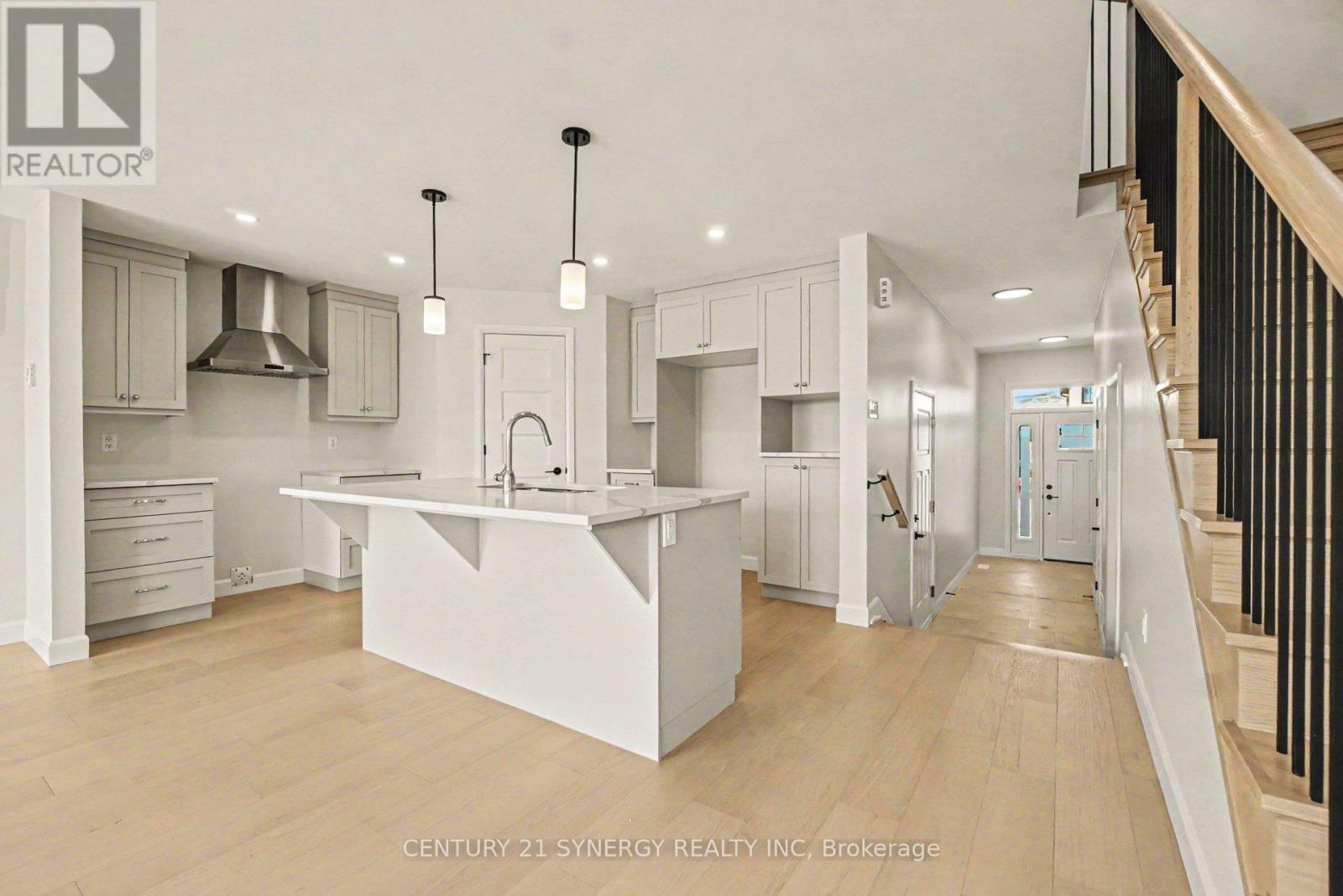 68 Helen Street, North Stormont, Ontario  K0A 1R0 - Photo 7 - X12791252