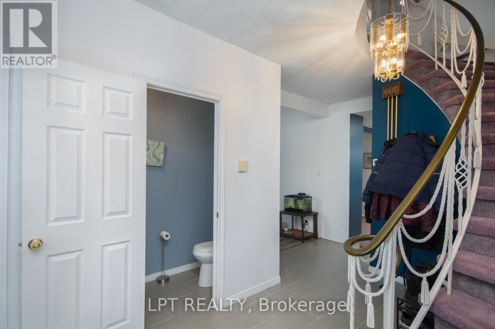 412 Montreal Road, Ottawa, Ontario  K1K 0V4 - Photo 4 - X12796486
