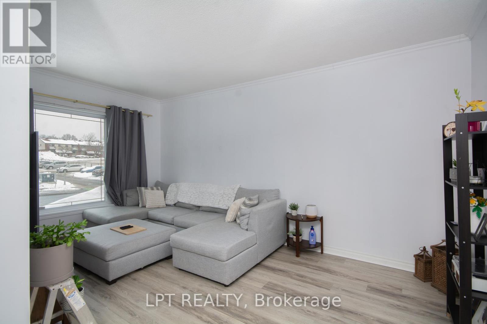 412 Montreal Road, Ottawa, Ontario  K1K 0V4 - Photo 7 - X12796486