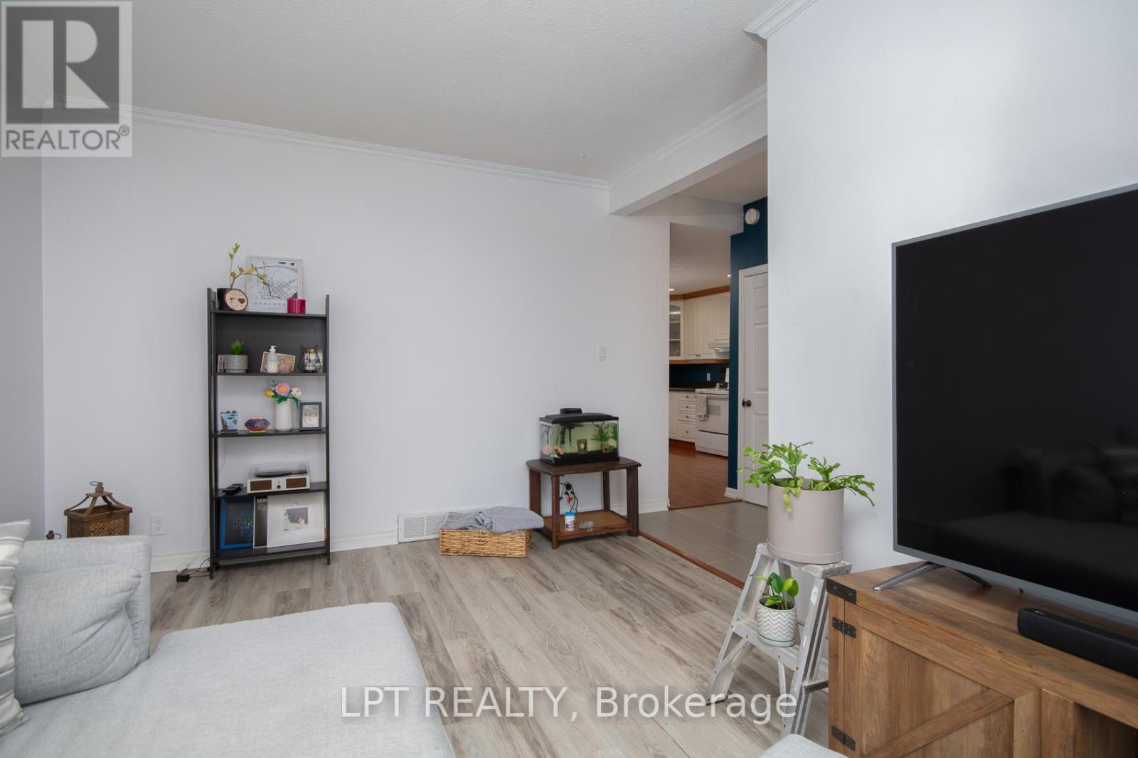 412 Montreal Road, Ottawa, Ontario  K1K 0V4 - Photo 9 - X12796486
