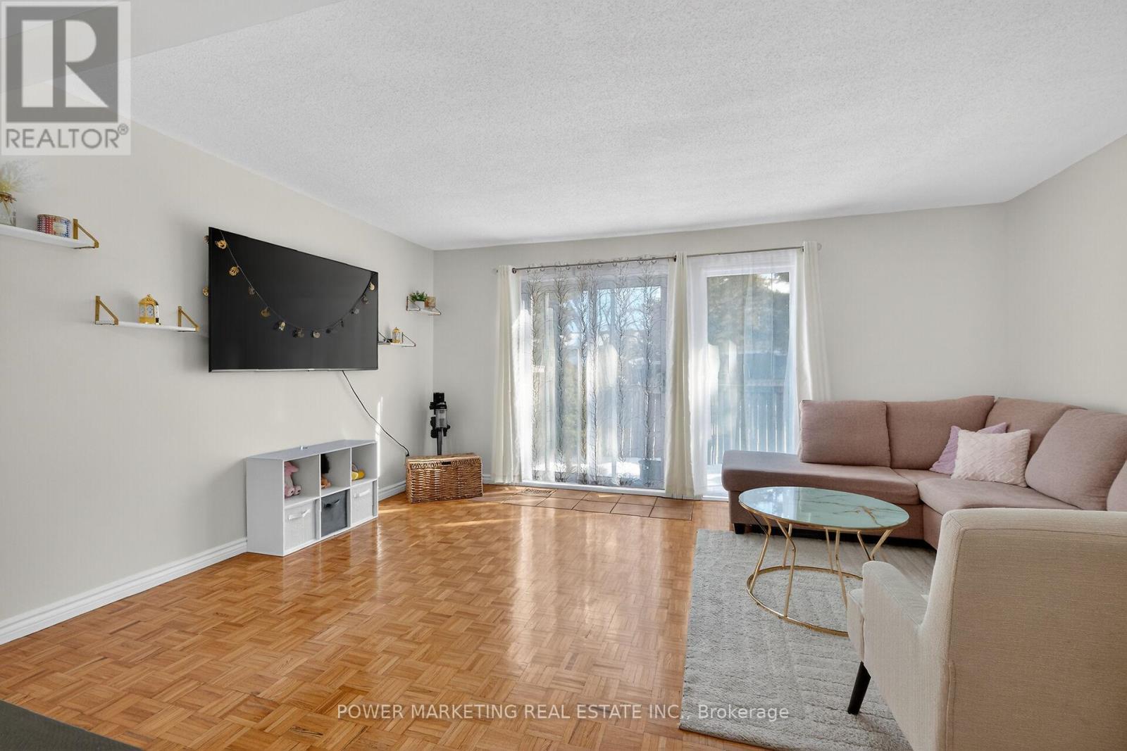 104 Bannerhill, Ottawa, Ontario  K1V 0T4 - Photo 8 - X12805332