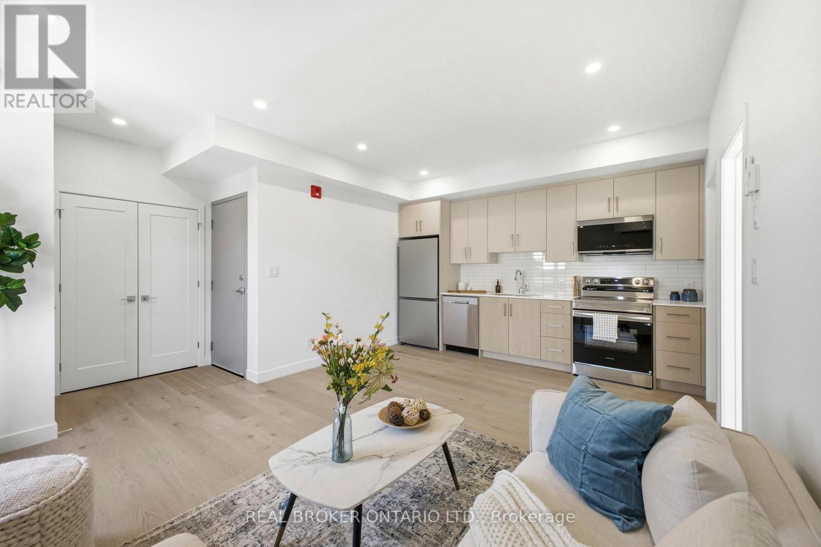 6 - 184 Woodroffe Avenue, Ottawa, Ontario  K2A 3T9 - Photo 5 - X12806174