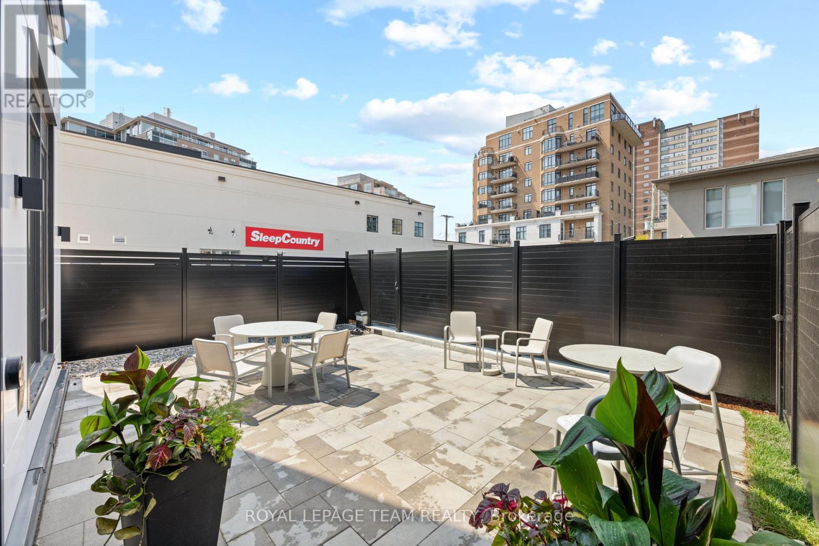 406 - 398 Roosevelt Avenue, Ottawa, Ontario  K2A 1Z3 - Photo 3 - X12806454