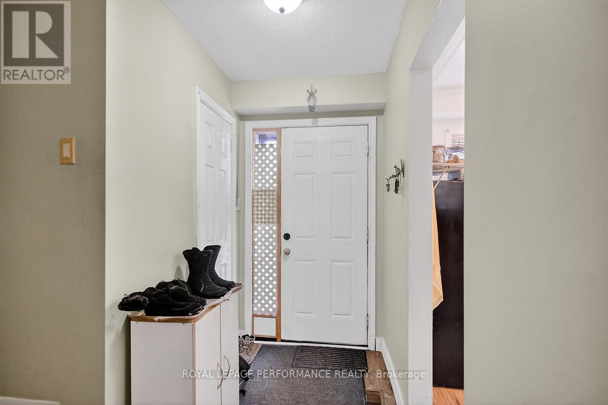 9 - 3064 Olympic Way, Ottawa, Ontario  K1T 1Y6 - Photo 3 - X12817352