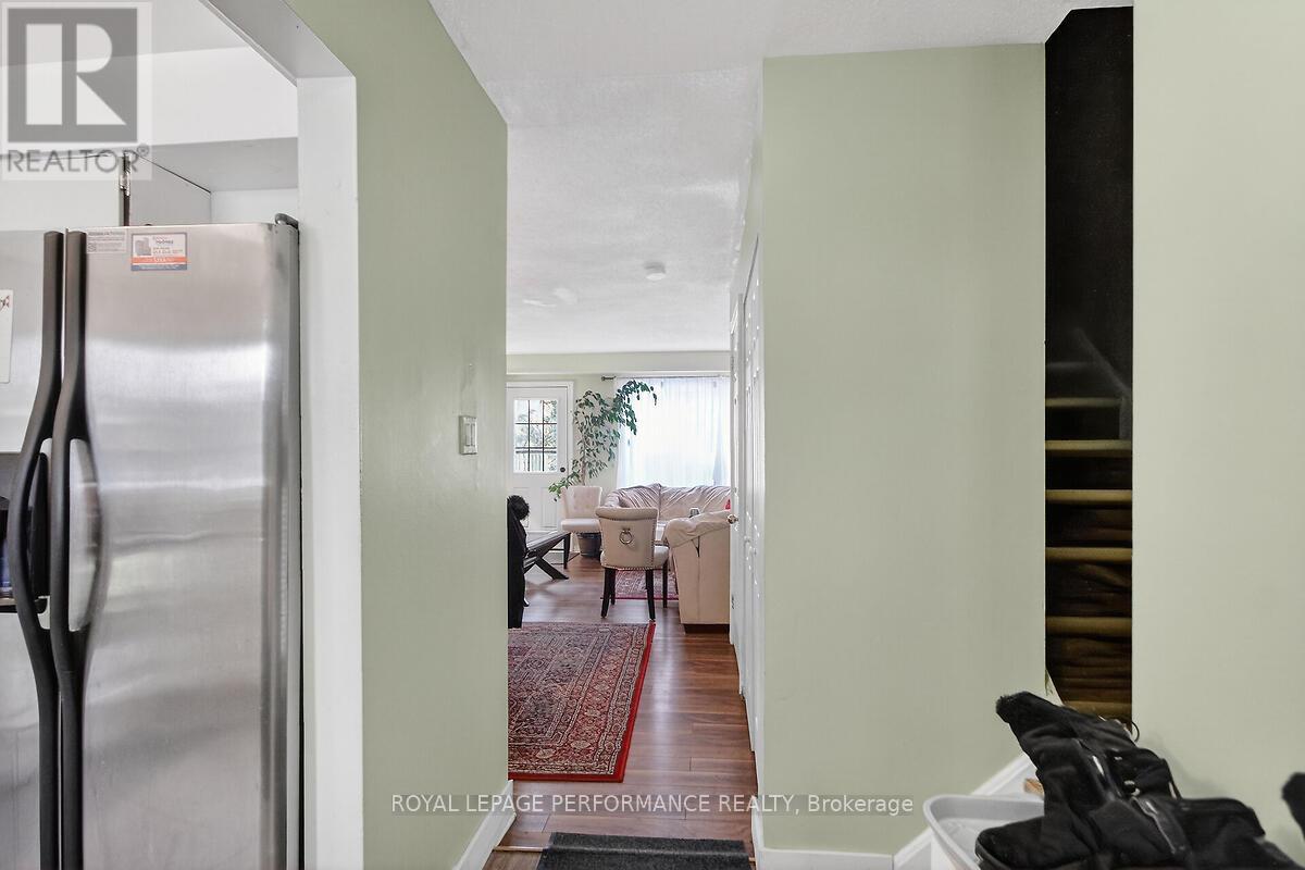 9 - 3064 Olympic Way, Ottawa, Ontario  K1T 1Y6 - Photo 4 - X12817352