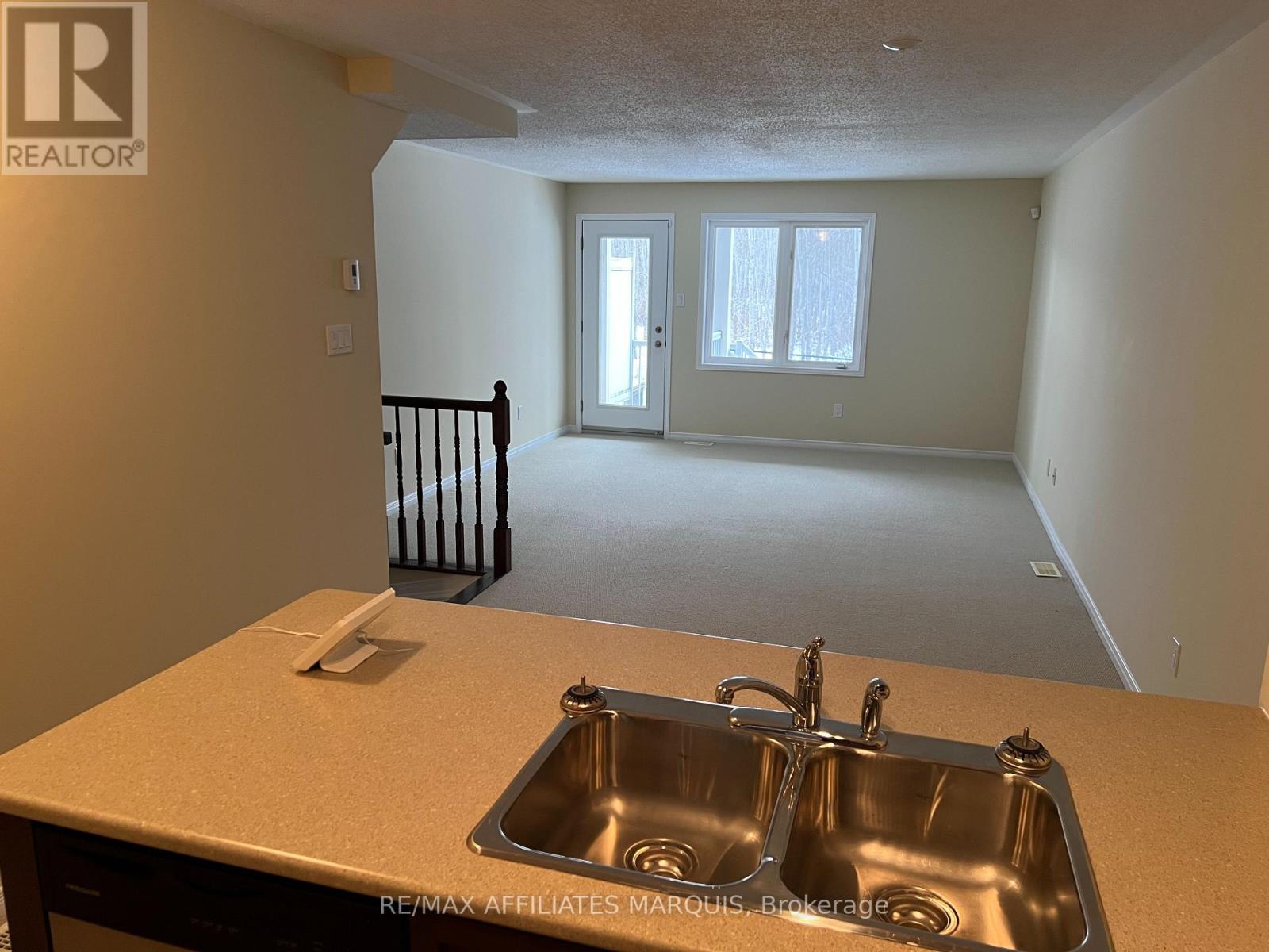 304 Fir Lane, North Grenville, Ontario  K0G 1J0 - Photo 8 - X12819012
