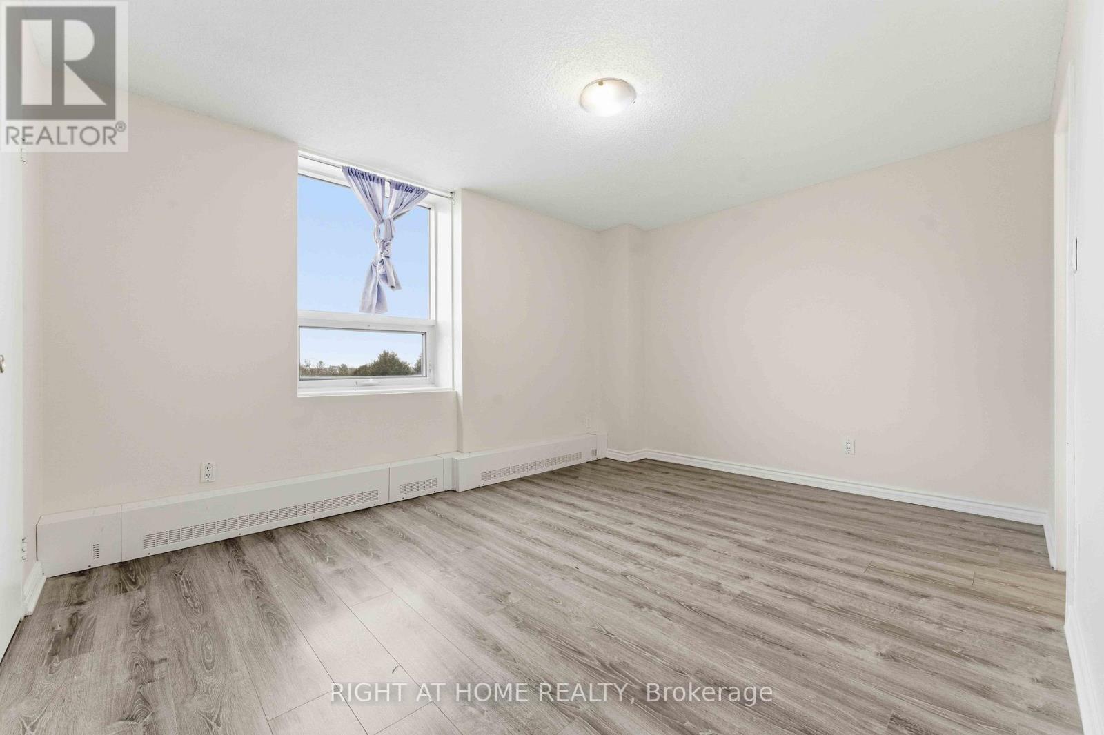 311 - 665 Bathgate Drive, Ottawa, Ontario  K1K 3Y4 - Photo 15 - X12837620