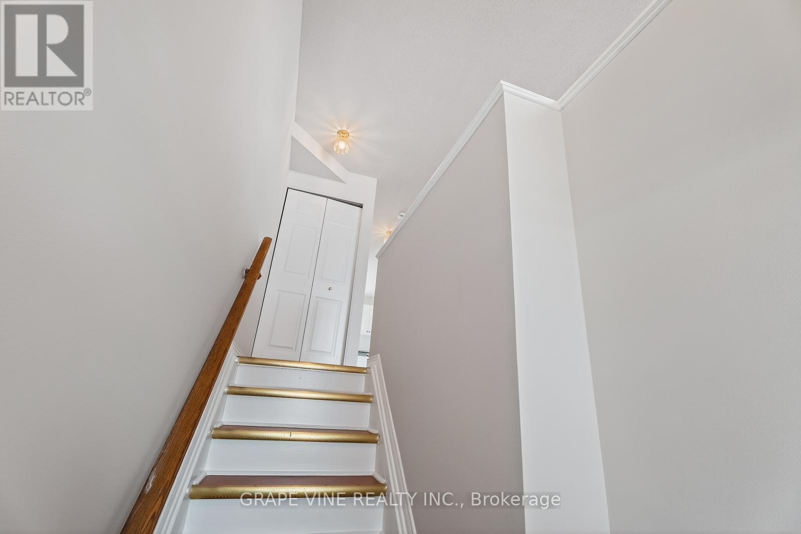 460 Seyton Drive, Ottawa, Ontario  K2H 1G2 - Photo 6 - X12853128