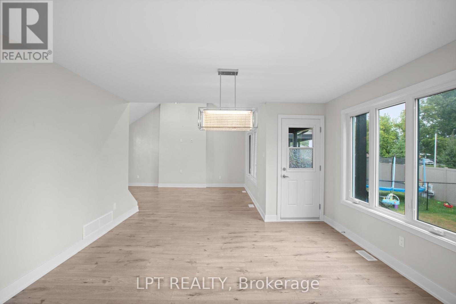 75 Chateauguay Street, Russell, Ontario  K0A 1W0 - Photo 32 - X12822910