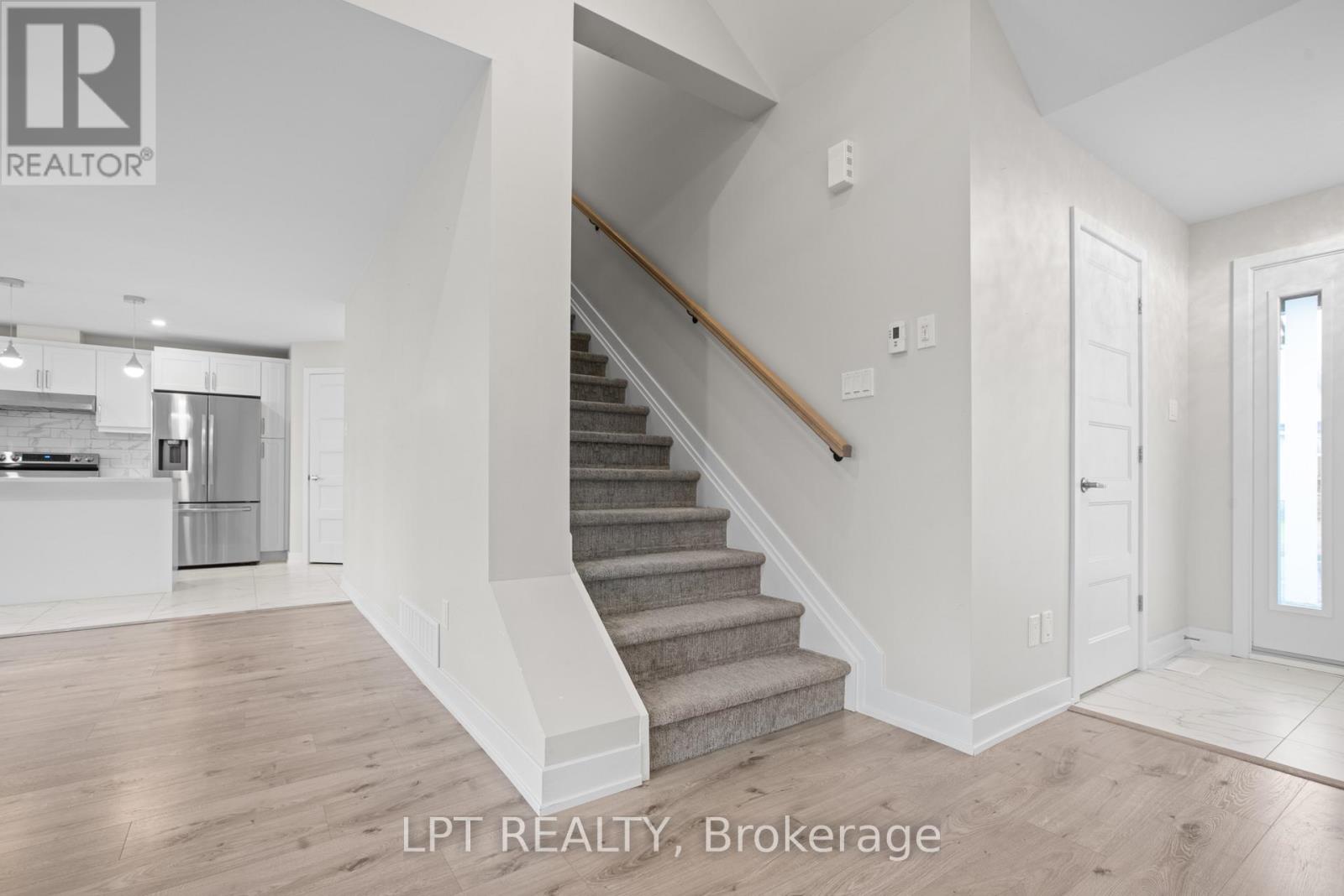 75 Chateauguay Street, Russell, Ontario  K0A 1W0 - Photo 9 - X12822910