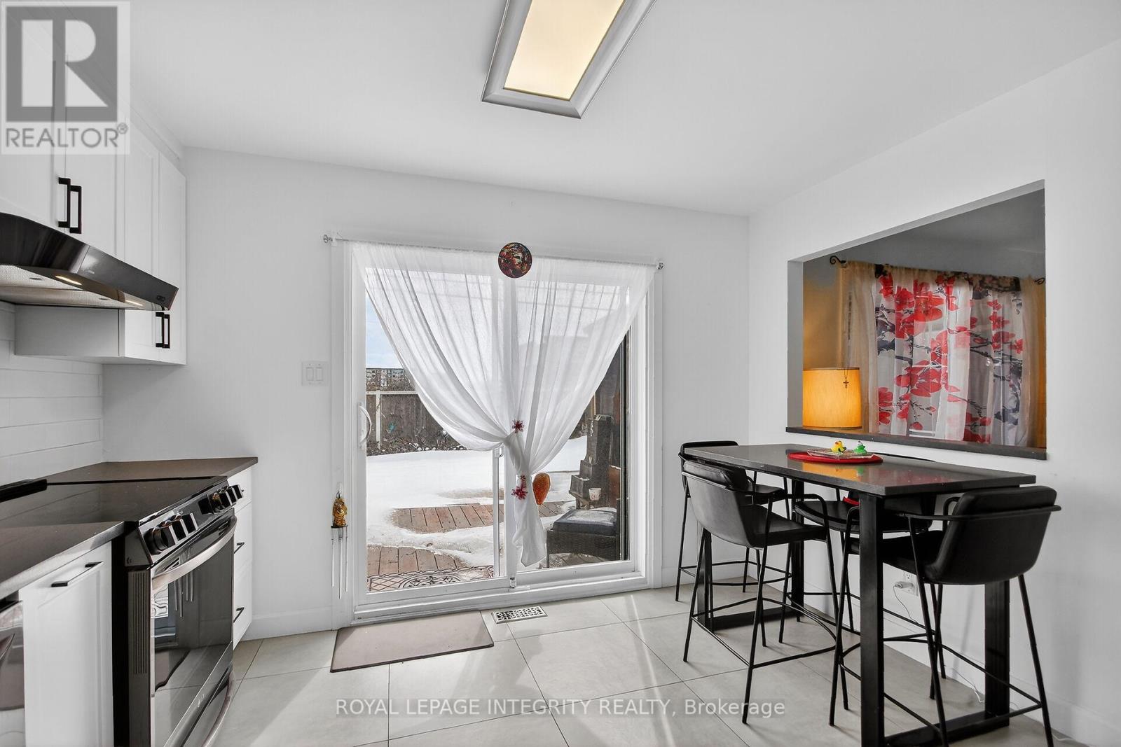 2092 Legrand Crescent, Ottawa, Ontario  K1E 3T6 - Photo 13 - X12894646