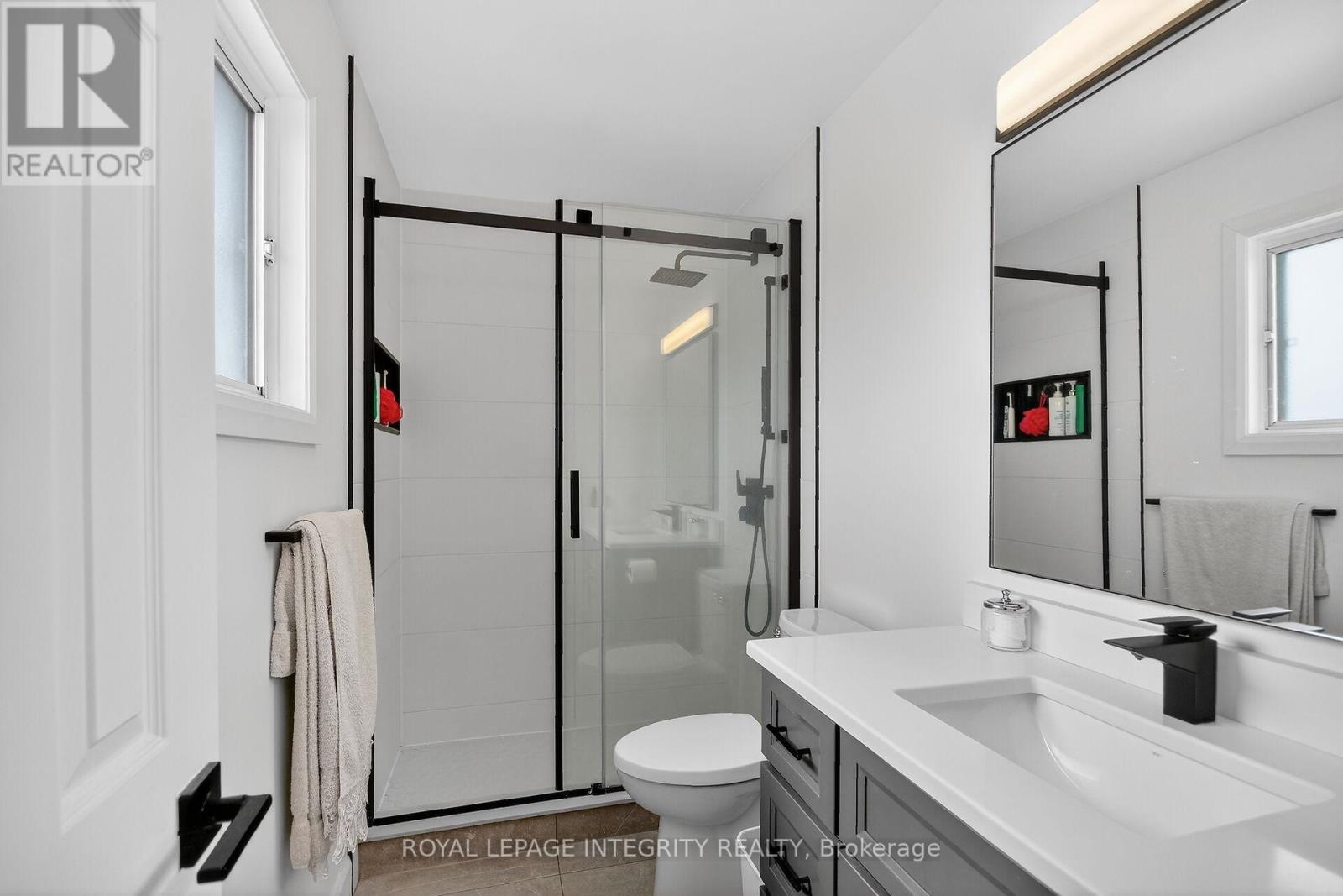 2092 Legrand Crescent, Ottawa, Ontario  K1E 3T6 - Photo 28 - X12894646