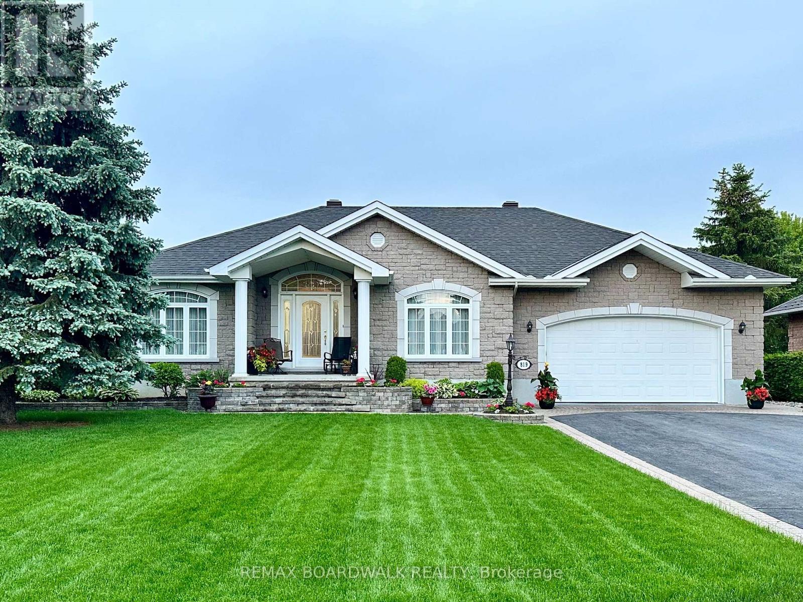 819 Laval Street, Casselman, Ontario  K0A 1M0 - Photo 1 - X12895906