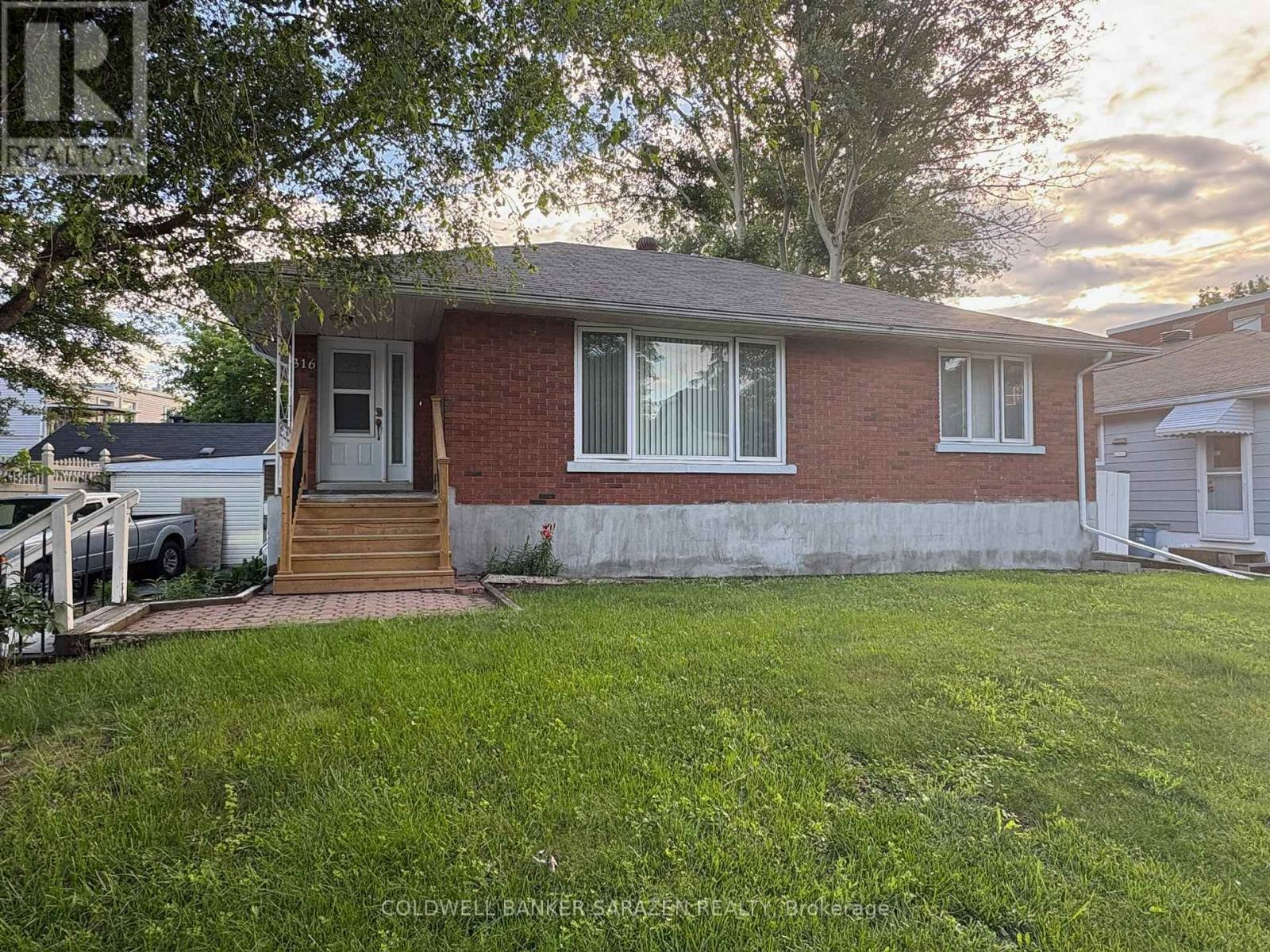 316 Lafontaine Avenue, Ottawa, Ontario  K1L 6X2 - Photo 1 - X12899450