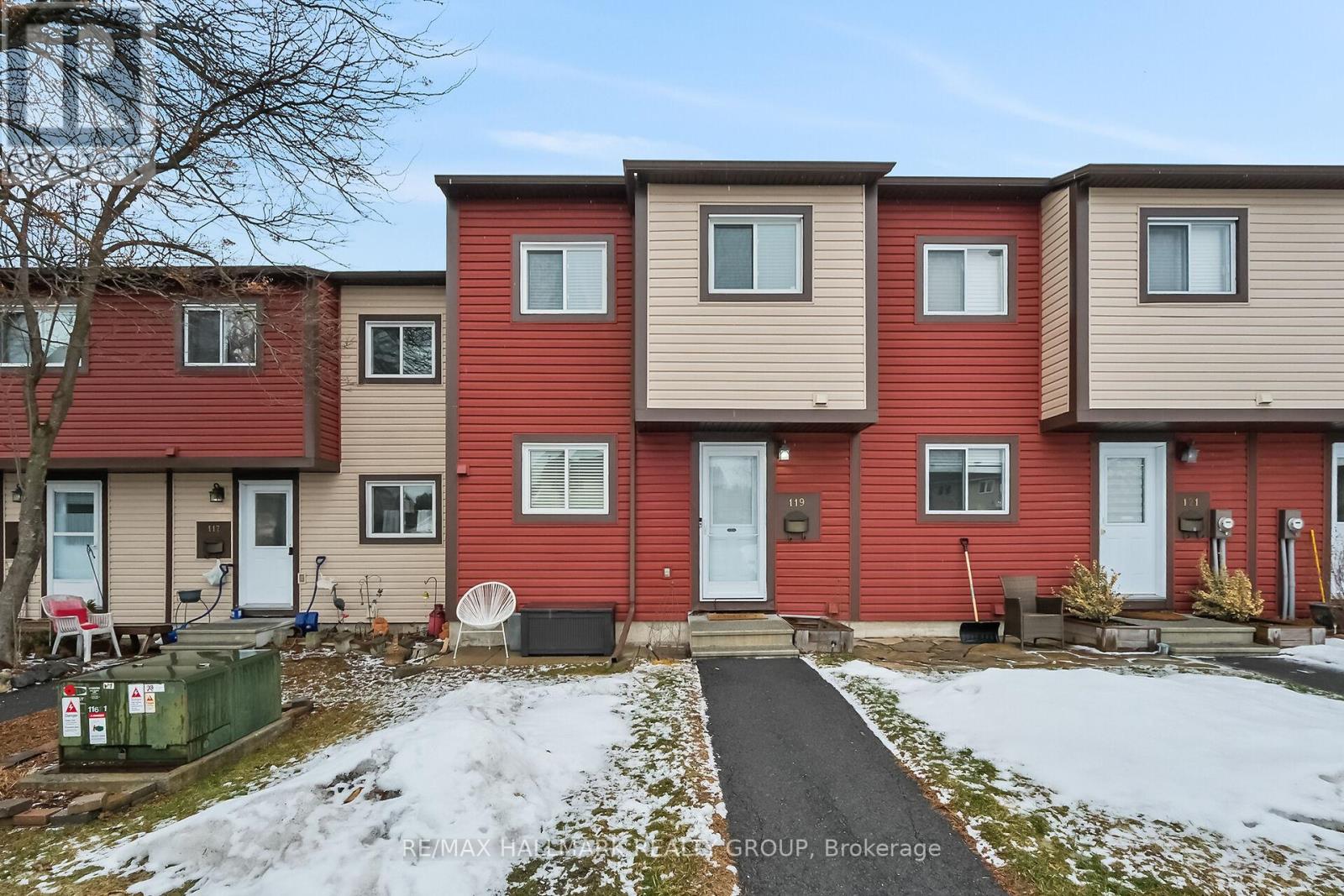 119 Teal Crescent, Ottawa, Ontario  K1E 2C1 - Photo 1 - X12909342