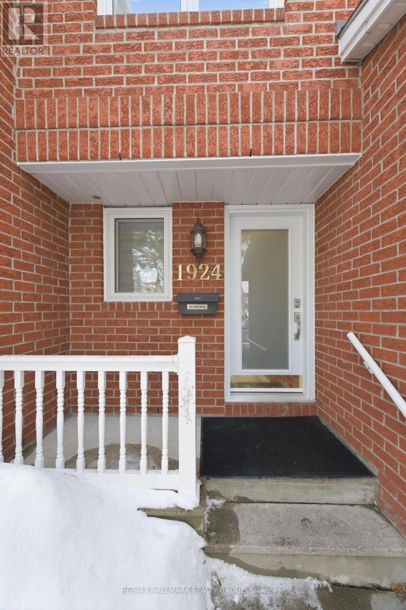 1924 Ashmont Street, Ottawa, Ontario  K1C 7B9 - Photo 4 - X12921628