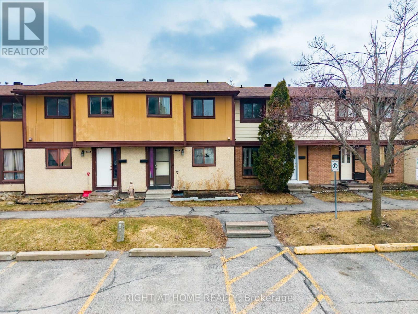1324 Belgate Way, Ottawa, Ontario  K1J 8P9 - Photo 1 - X12965814