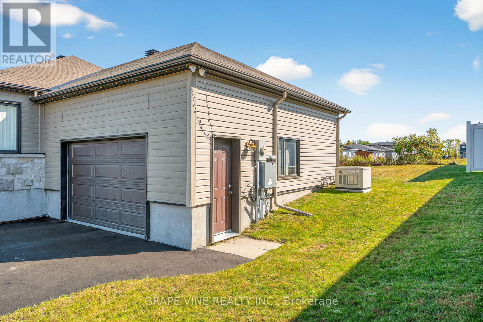 18 Calco Crescent, North Stormont, Ontario  K0C 1W0 - Photo 4 - X12973310