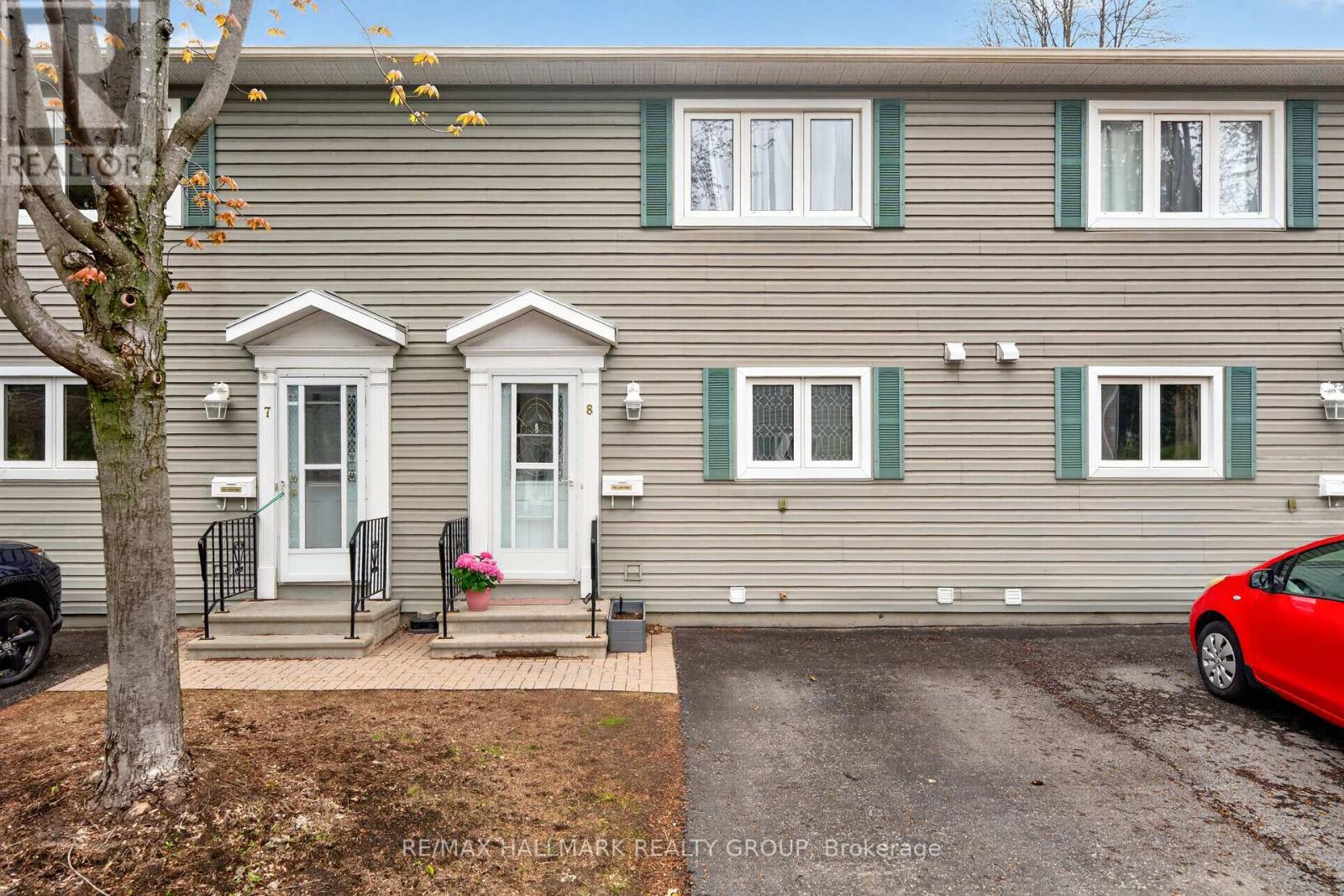 8 - 740 Morin Street, Ottawa, Ontario  K1K 3G9 - Photo 1 - X12975540