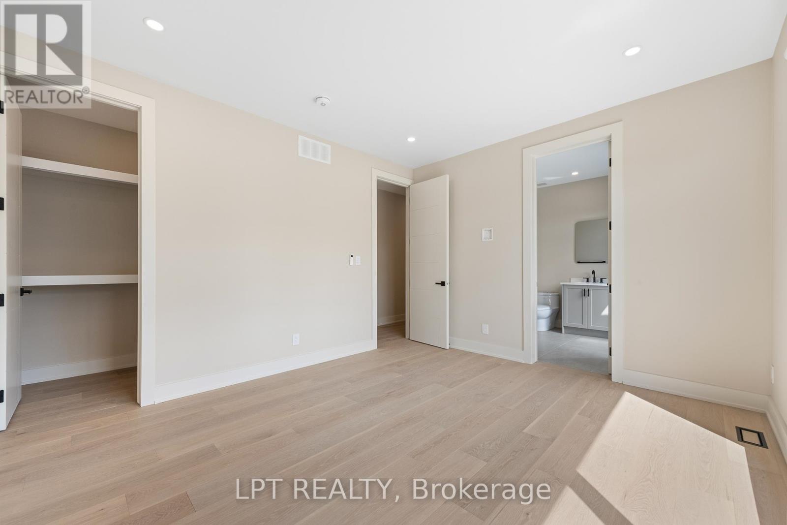 15 Briggs Avenue, Ottawa, Ontario  K2E 6W5 - Photo 34 - X12979786