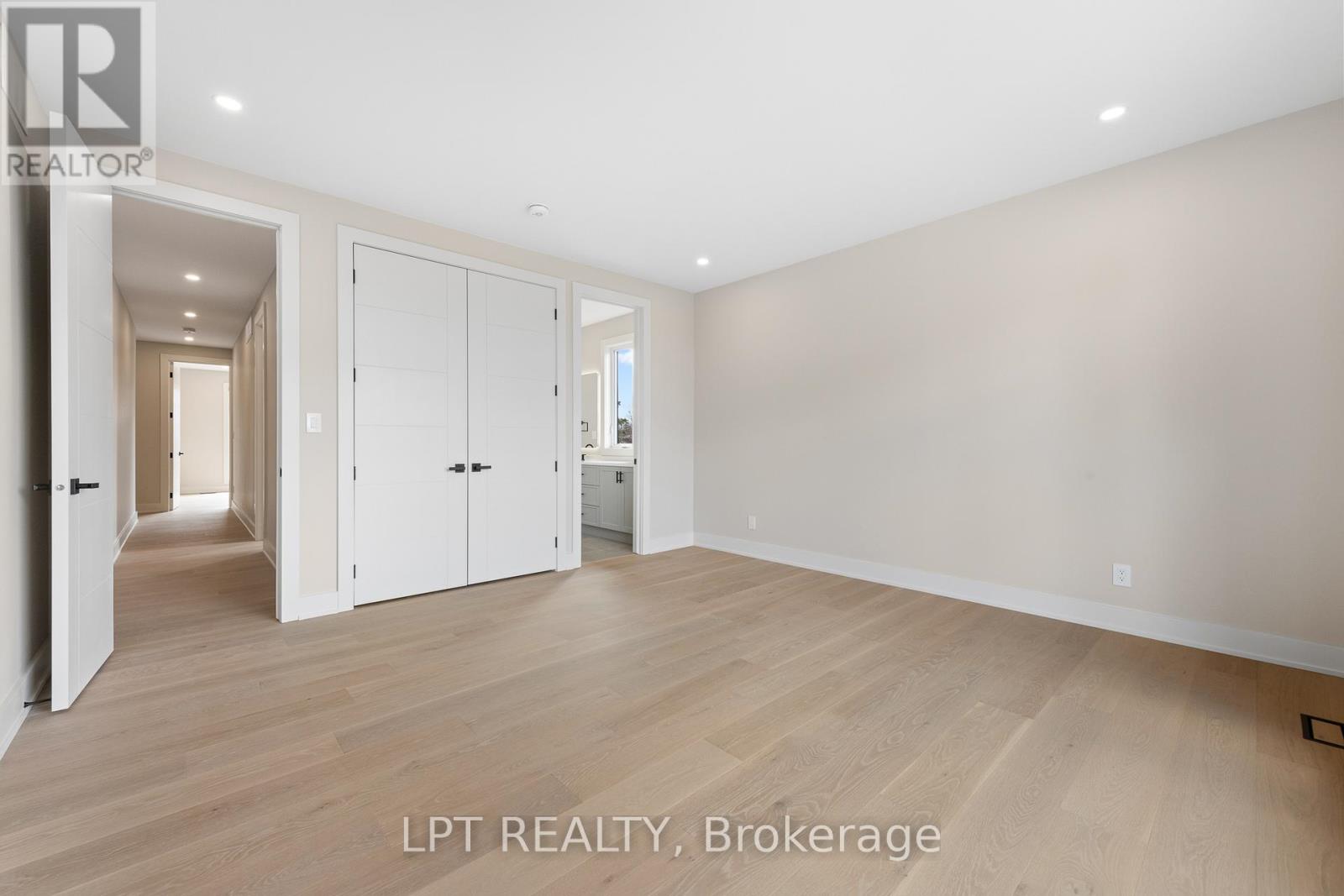 15 Briggs Avenue, Ottawa, Ontario  K2E 6W5 - Photo 41 - X12979786