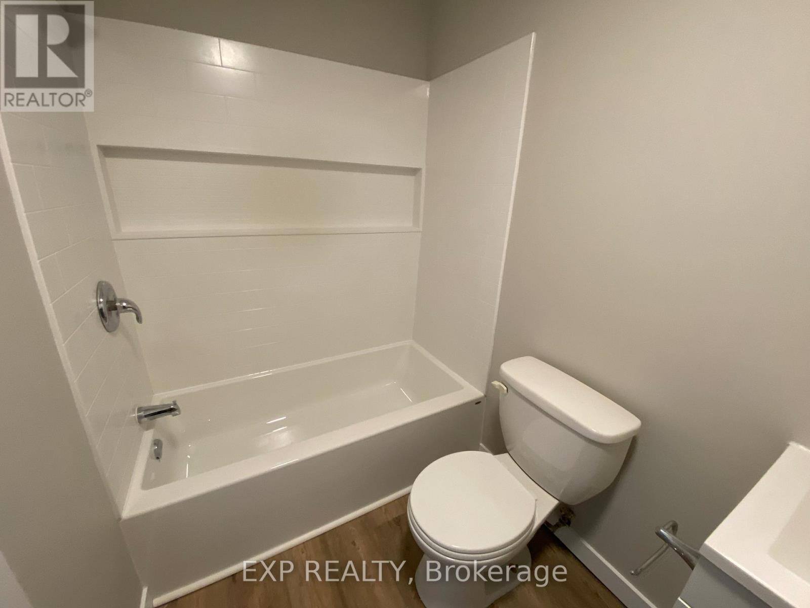 50 Central Avenue W, Brockville, Ontario  K6V 4N7 - Photo 6 - X12996878