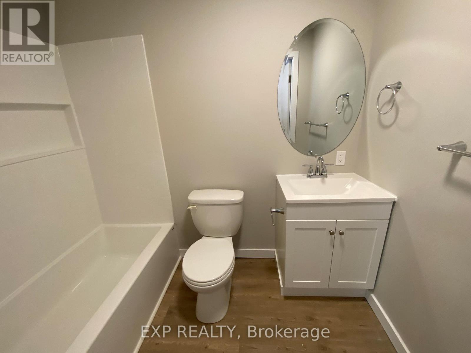50 Central Avenue W, Brockville, Ontario  K6V 4N7 - Photo 7 - X12996878