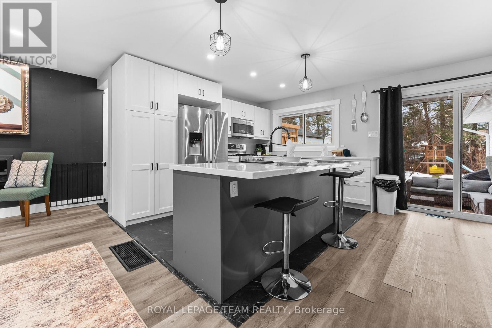 25 Frontenac Crescent, Deep River, Ontario  K0J 1P0 - Photo 14 - X12998834