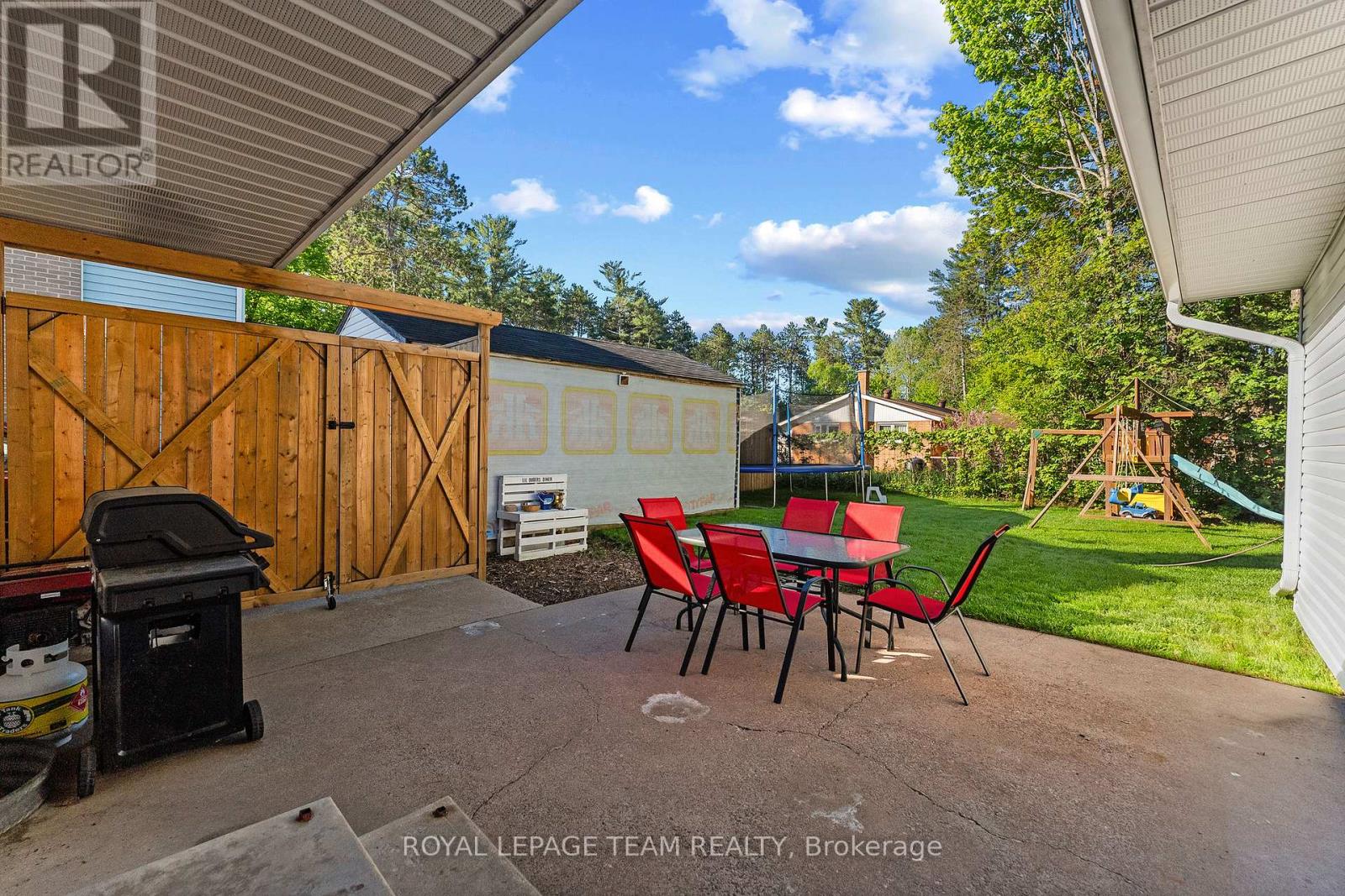 25 Frontenac Crescent, Deep River, Ontario  K0J 1P0 - Photo 35 - X12998834