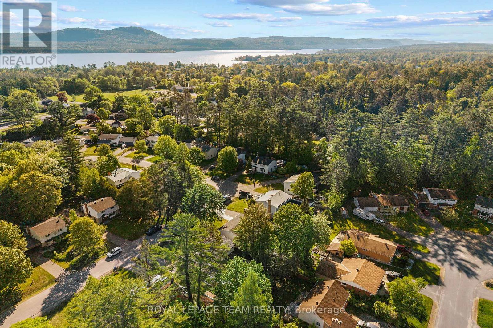 25 Frontenac Crescent, Deep River, Ontario  K0J 1P0 - Photo 42 - X12998834