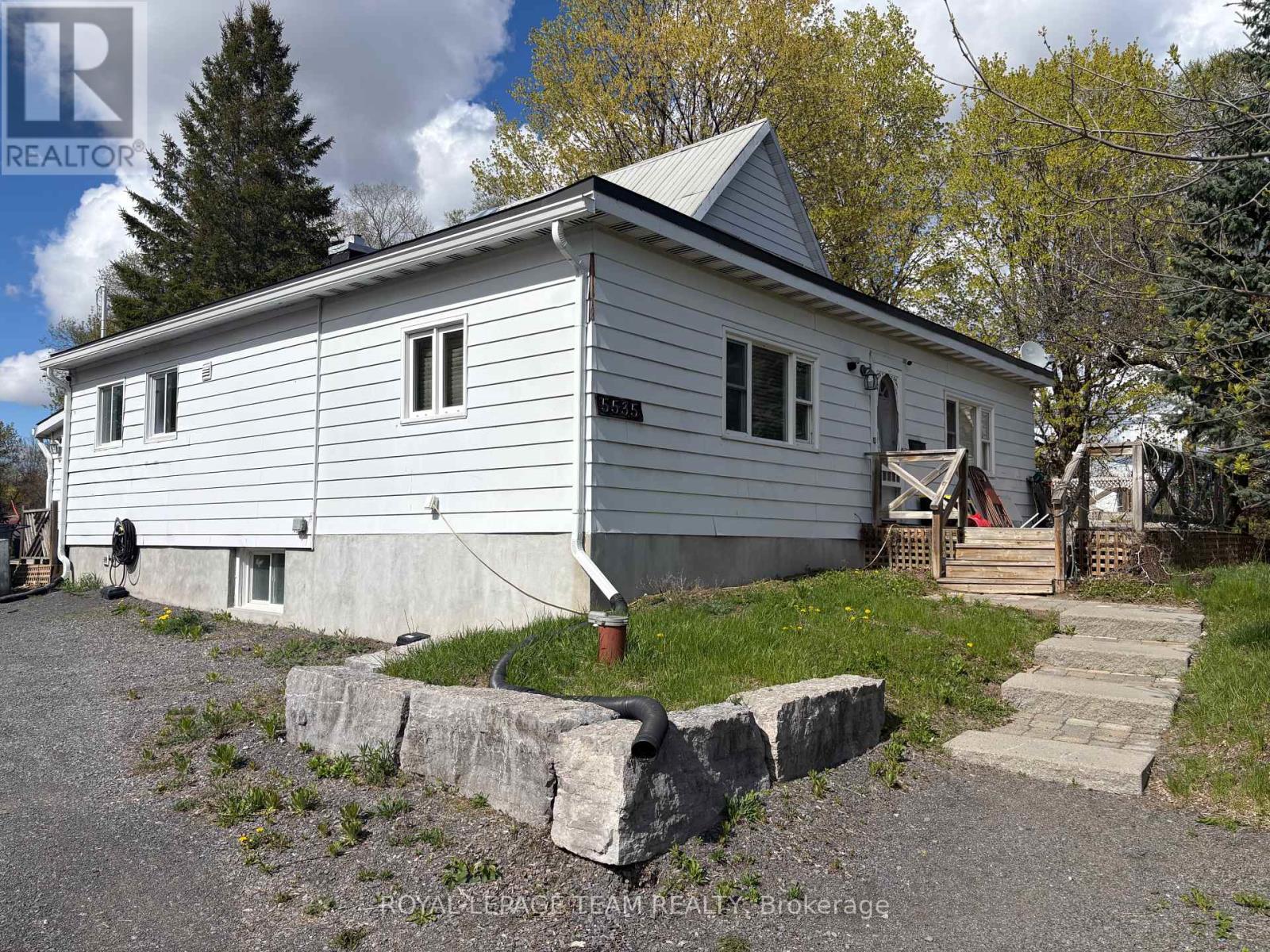 5535 Mitch Owens Road N, Ottawa, Ontario  K1X 1C2 - Photo 1 - X13107692