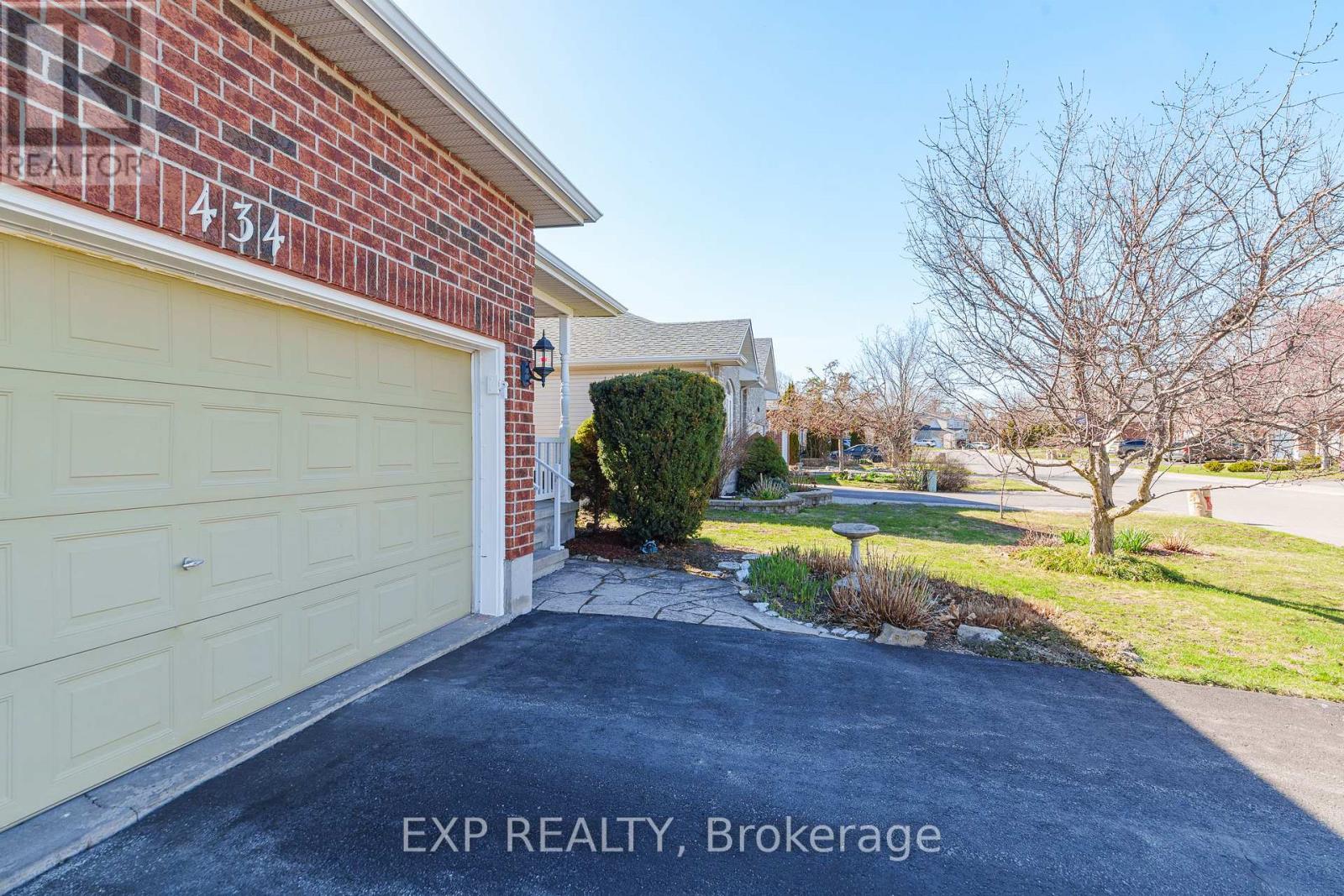 434 Moffatt Street, Carleton Place, Ontario  K7C 4T4 - Photo 2 - X13109466