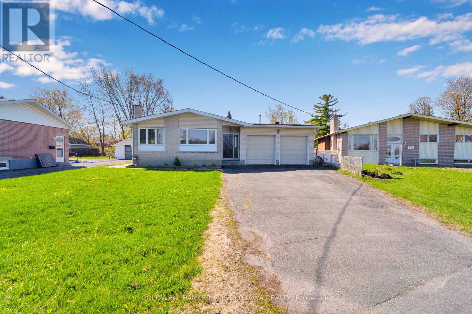 876 Balsam Drive, Ottawa, Ontario  K1E 1B5 - Photo 3 - X13109644