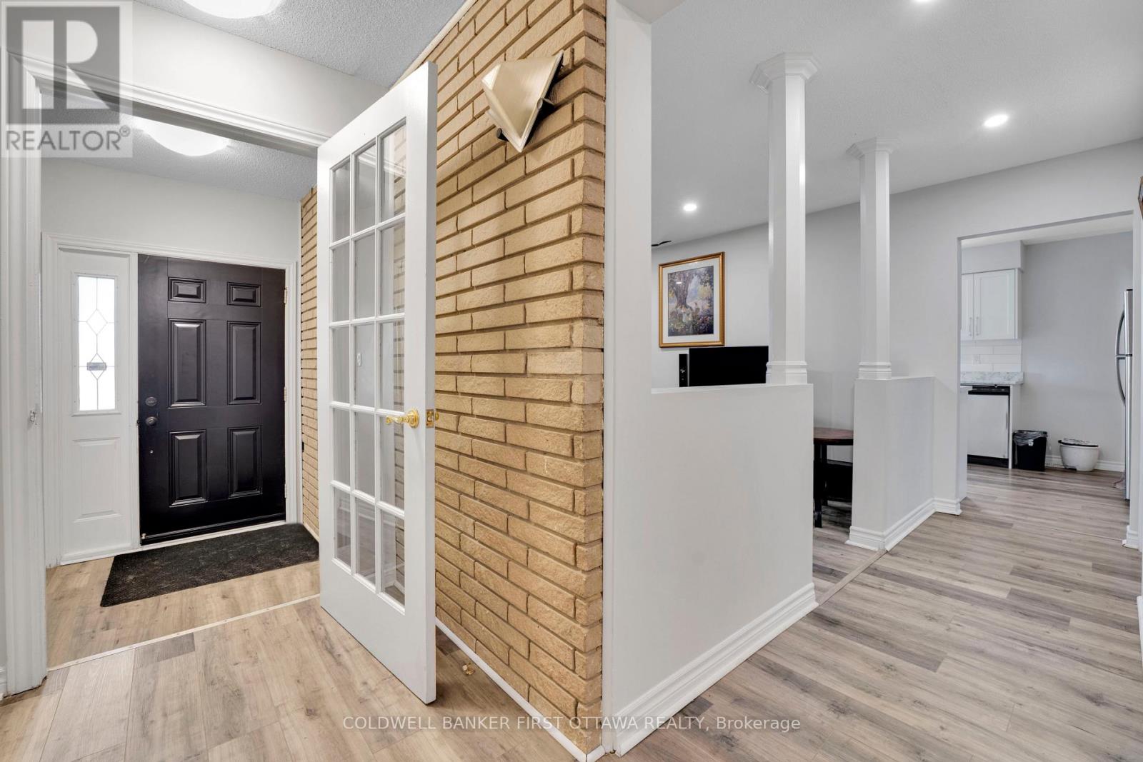 876 Balsam Drive, Ottawa, Ontario  K1E 1B5 - Photo 5 - X13109644
