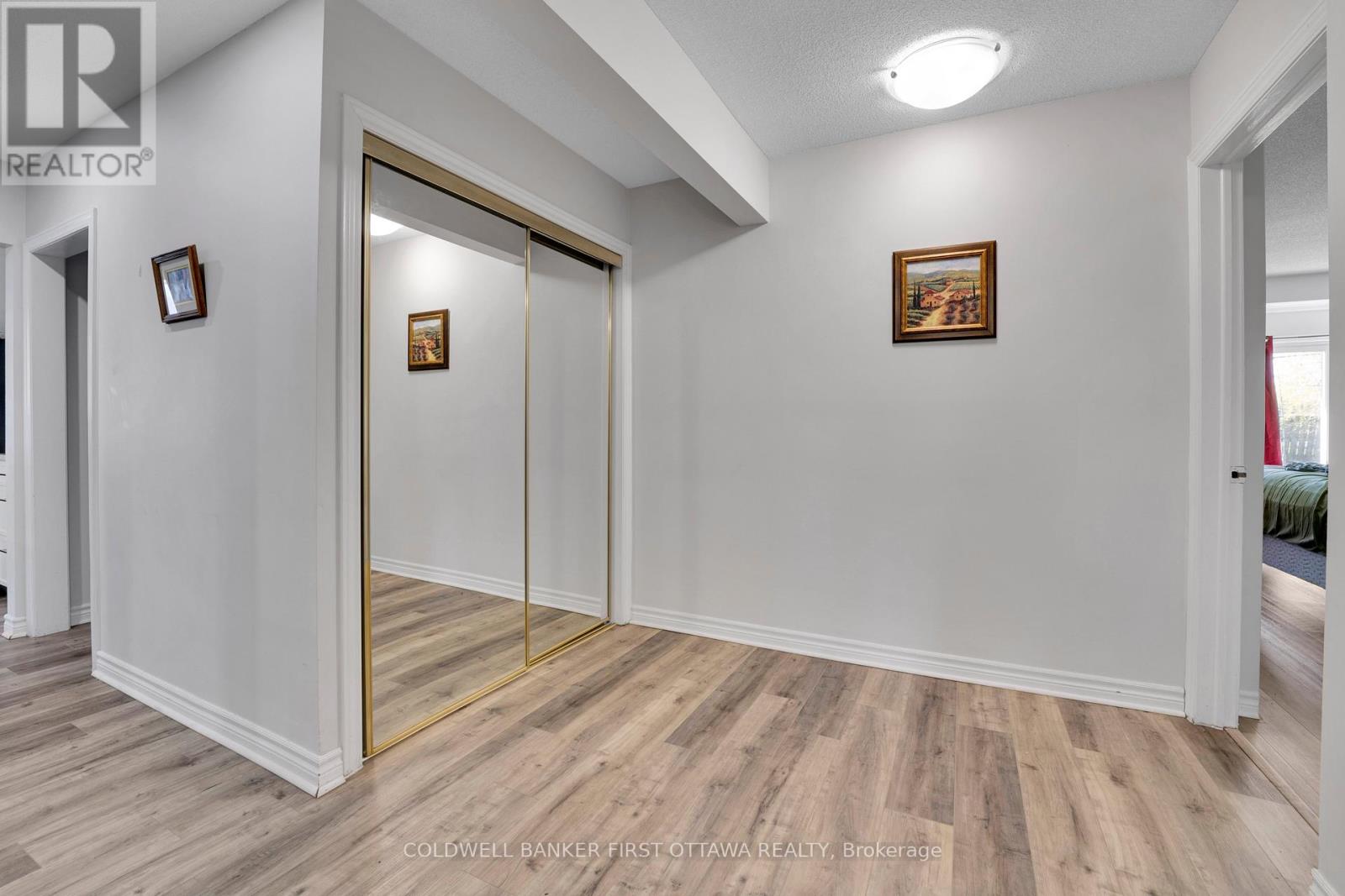 876 Balsam Drive, Ottawa, Ontario  K1E 1B5 - Photo 6 - X13109644