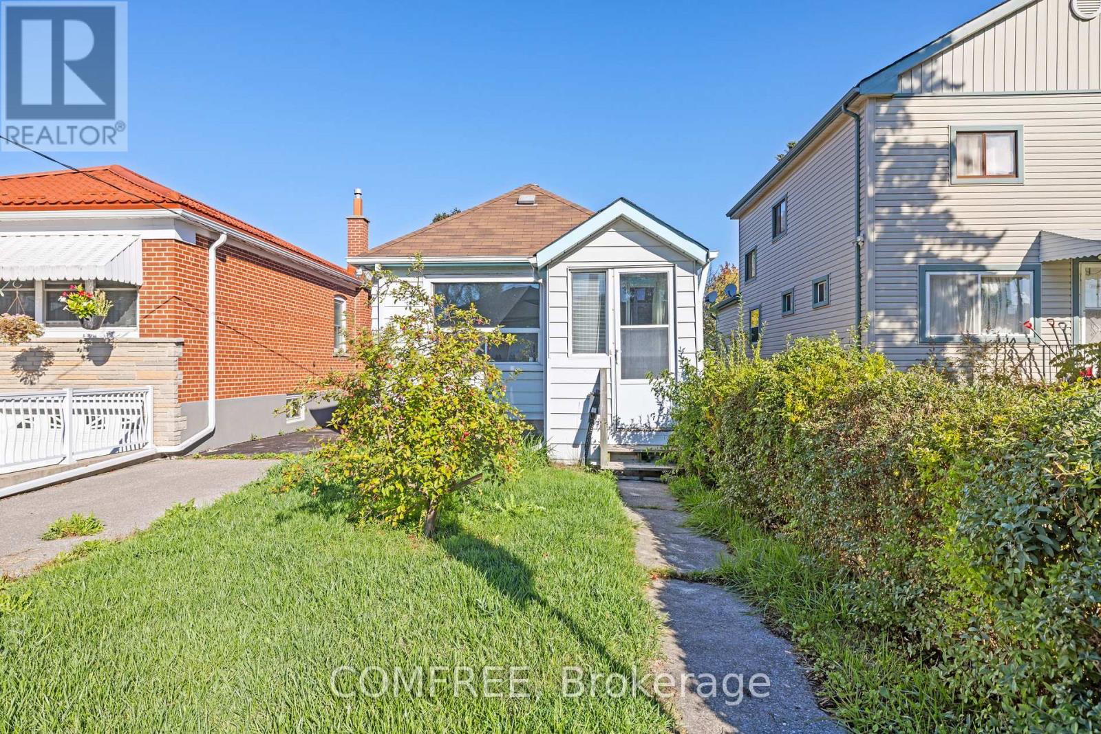 18 Glasgow Avenue, Toronto, Ontario  M1K 1C1 - Photo 1 - E13119114