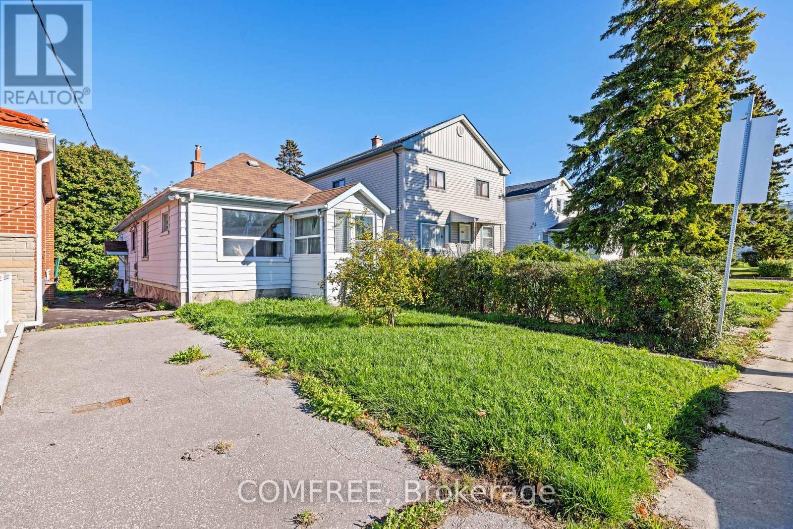 18 Glasgow Avenue, Toronto, Ontario  M1K 1C1 - Photo 3 - E13119114