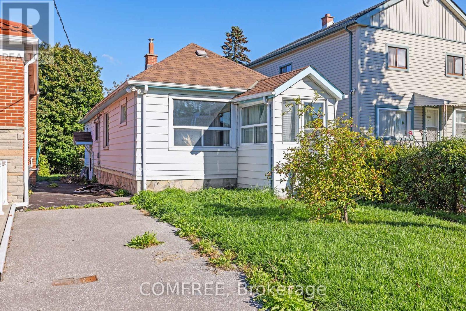 18 Glasgow Avenue, Toronto, Ontario  M1K 1C1 - Photo 4 - E13119114