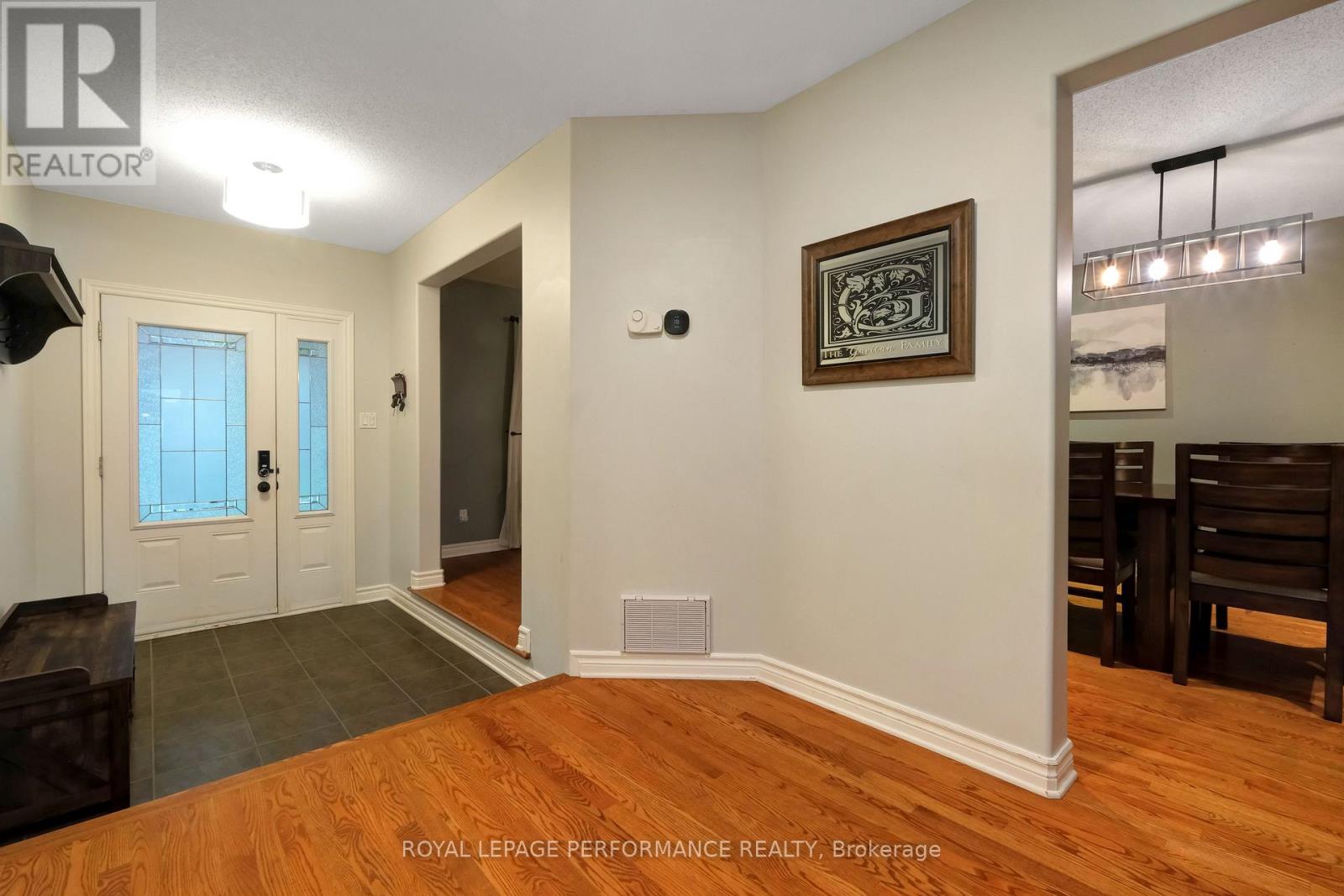 112 Olde Towne Avenue, Russell, Ontario  K4R 0A6 - Photo 4 - X13136350