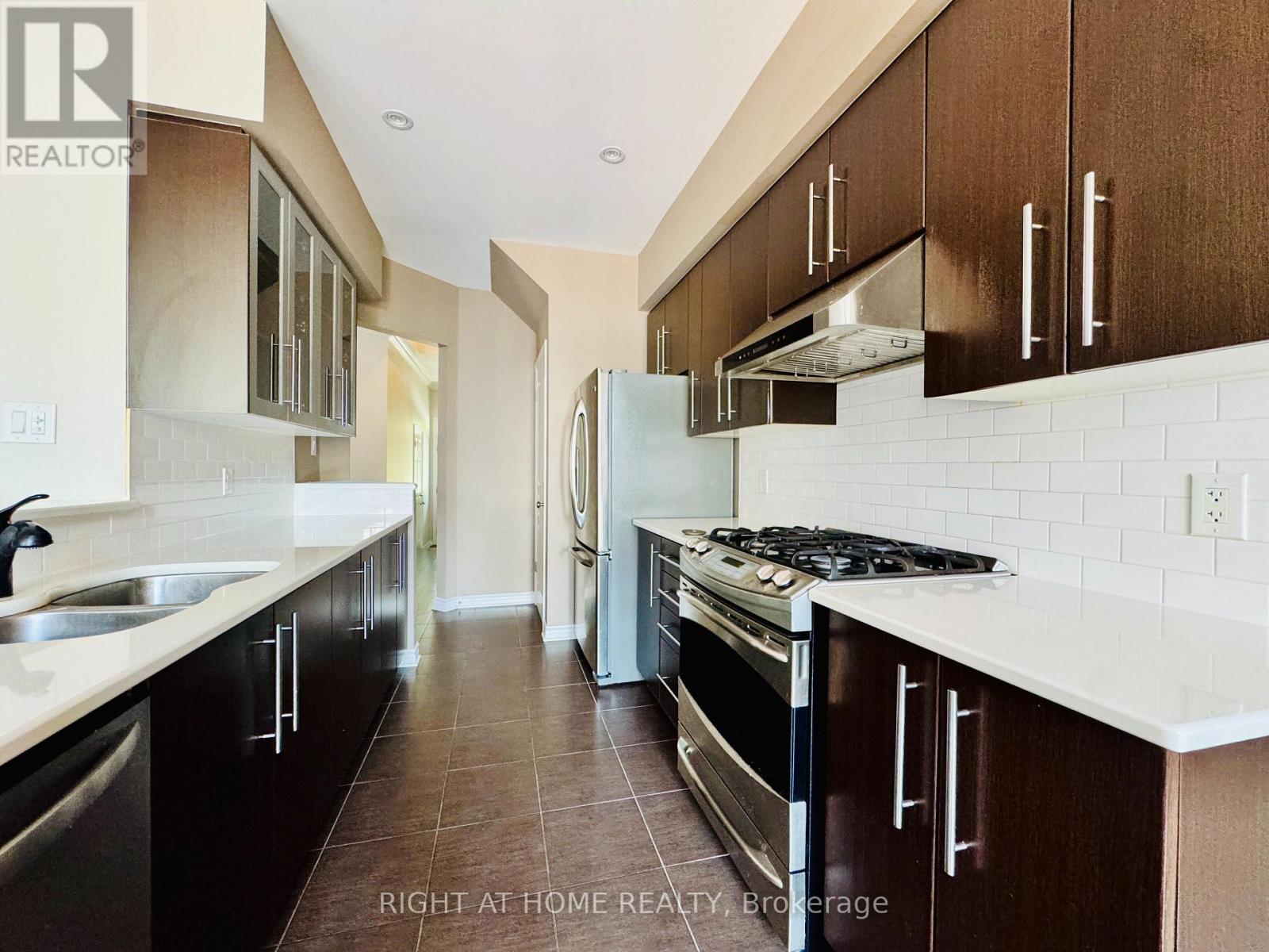 204 Badgeley Avenue, Ottawa, Ontario  K2T 0A4 - Photo 7 - X13499136